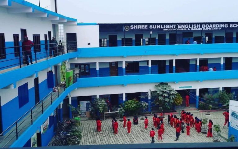 प्रविधिमैत्री बन्दै सनलाइट स्कुल