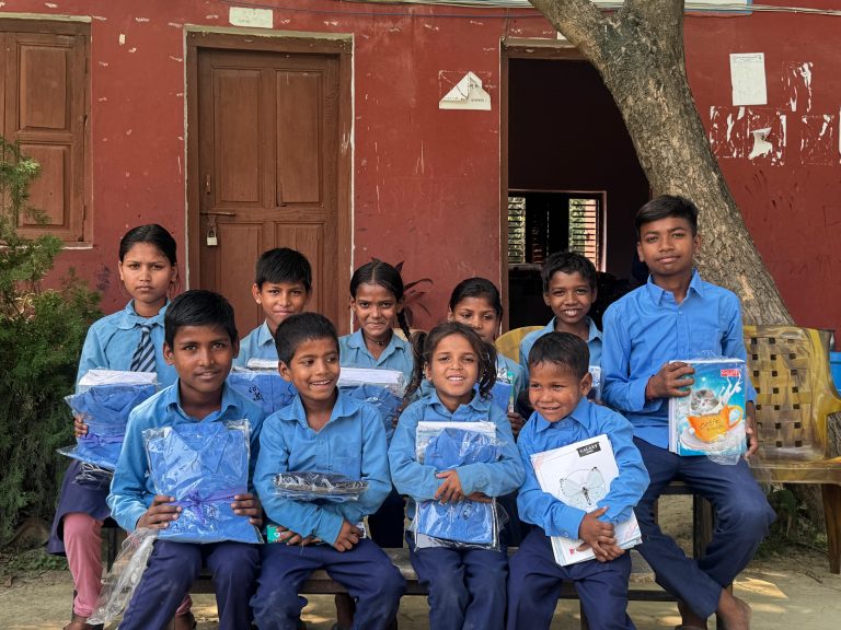 नटुवा समुदायका बालबालिकालाई शिक्षाको पहुंचमा पुर्याउन शैक्षिक सामाग्री