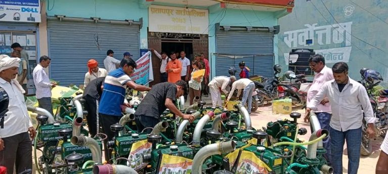 प्रतापपुर गाउँपालिकाबाट १०८ कृषकलाई कृषि उपकरण वितरण
