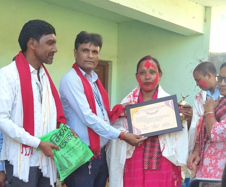 भद्र माध्यमिक विद्यालय पडरियामा शिक्षकहरूको बिदाई तथा शुभकामना