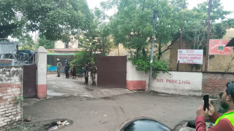 कारागारका एक कैदीको उपचारका क्रममा मृत्यु